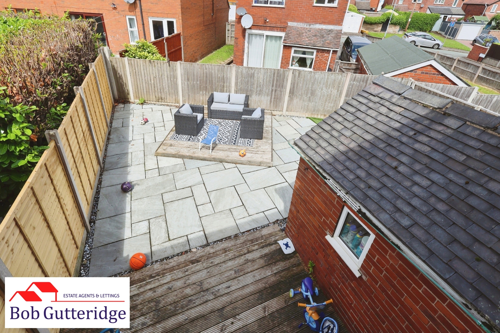 ENCLOSED REAR GARDEN